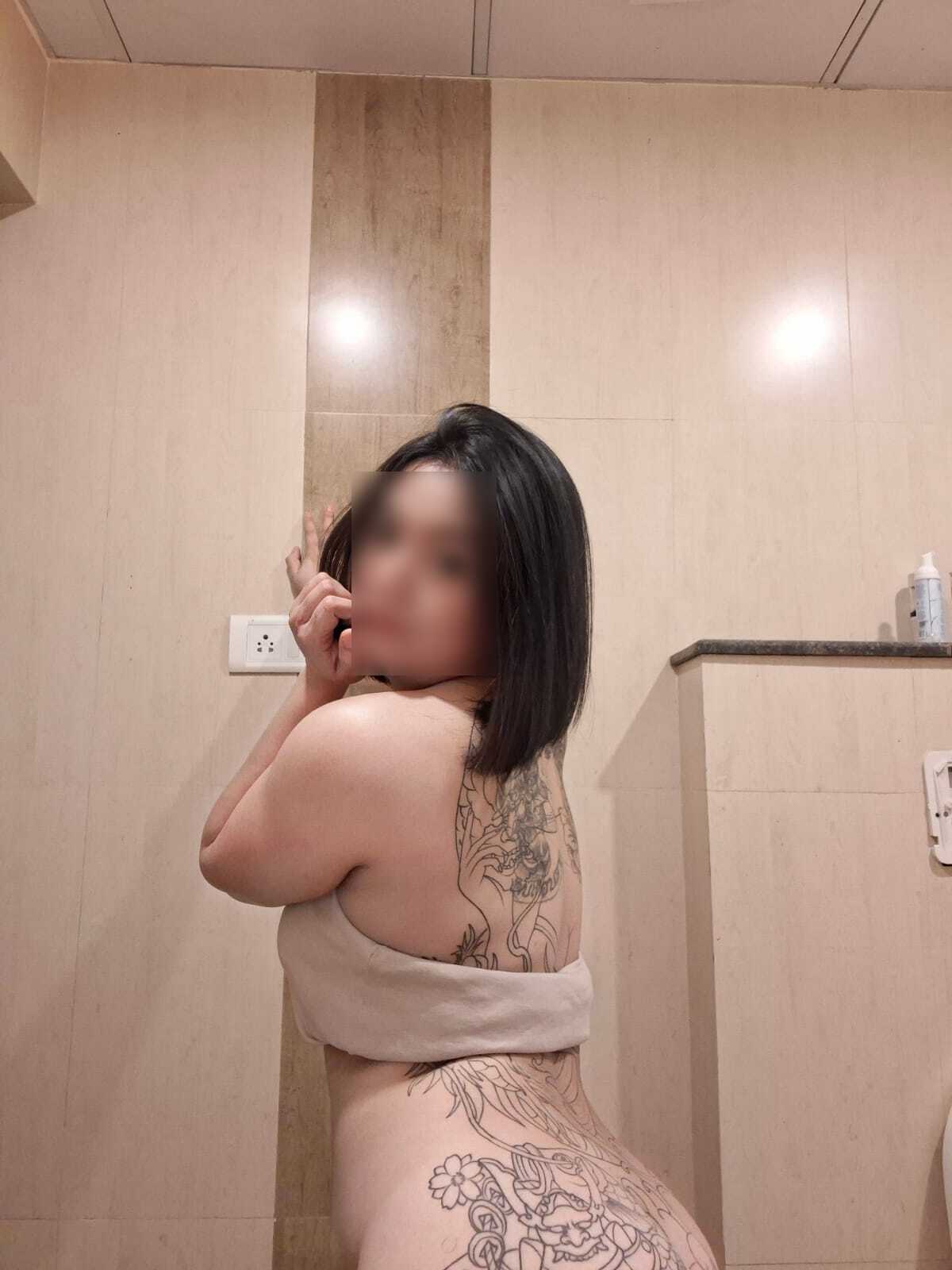 18+ Dehradun escort girl in seductive pose